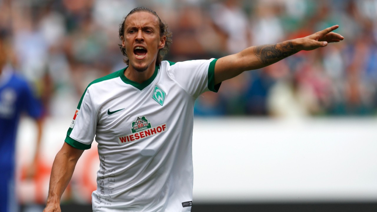 不来梅队员在比赛中展现出色，赢得掌声的简单介绍