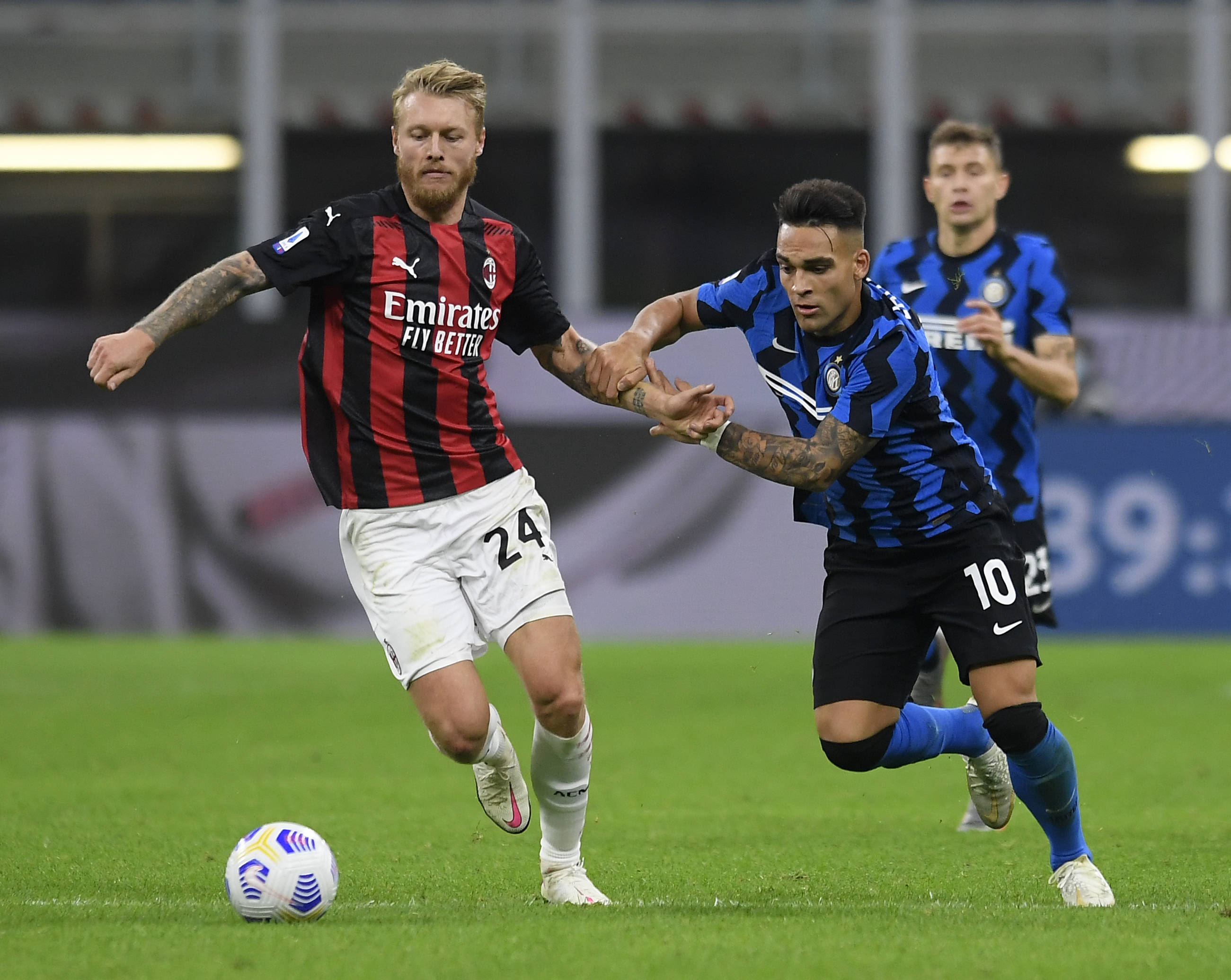 蕾加内斯客场逆袭，逼平对手保住积分