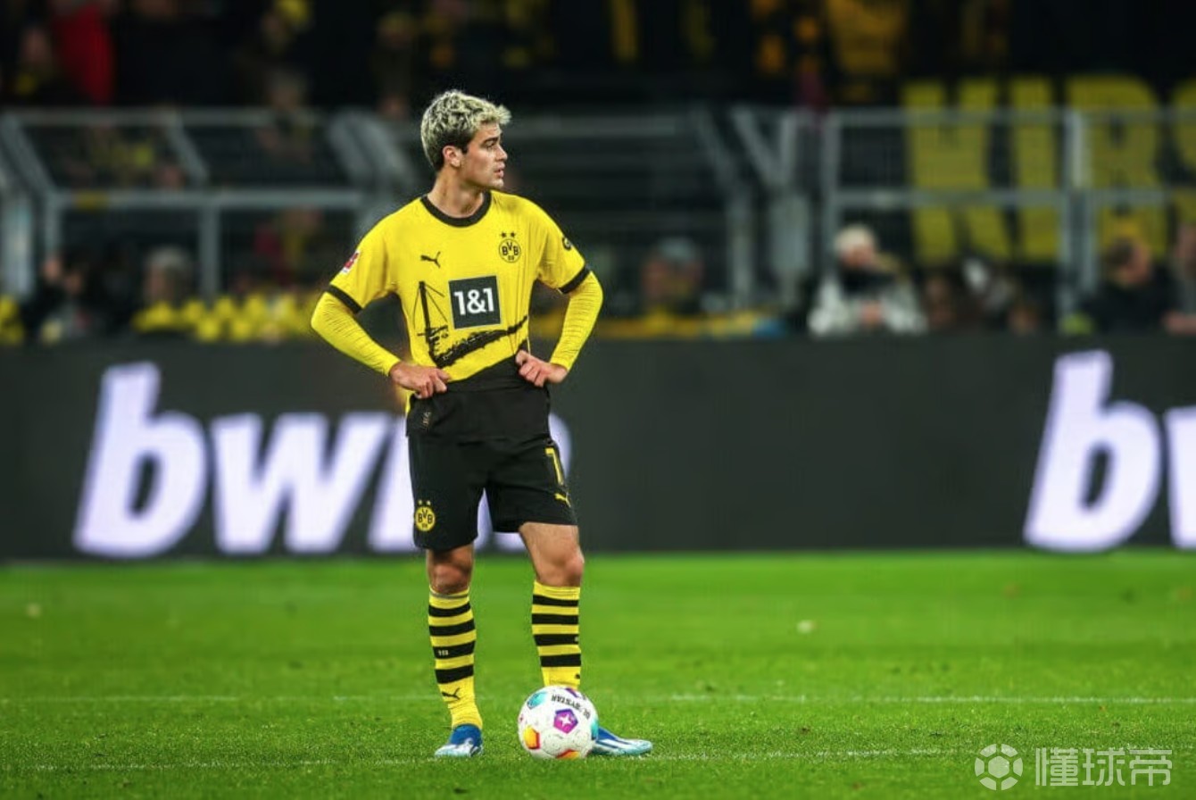 多特蒙德中场频频送出助攻，助球队登顶的简单介绍