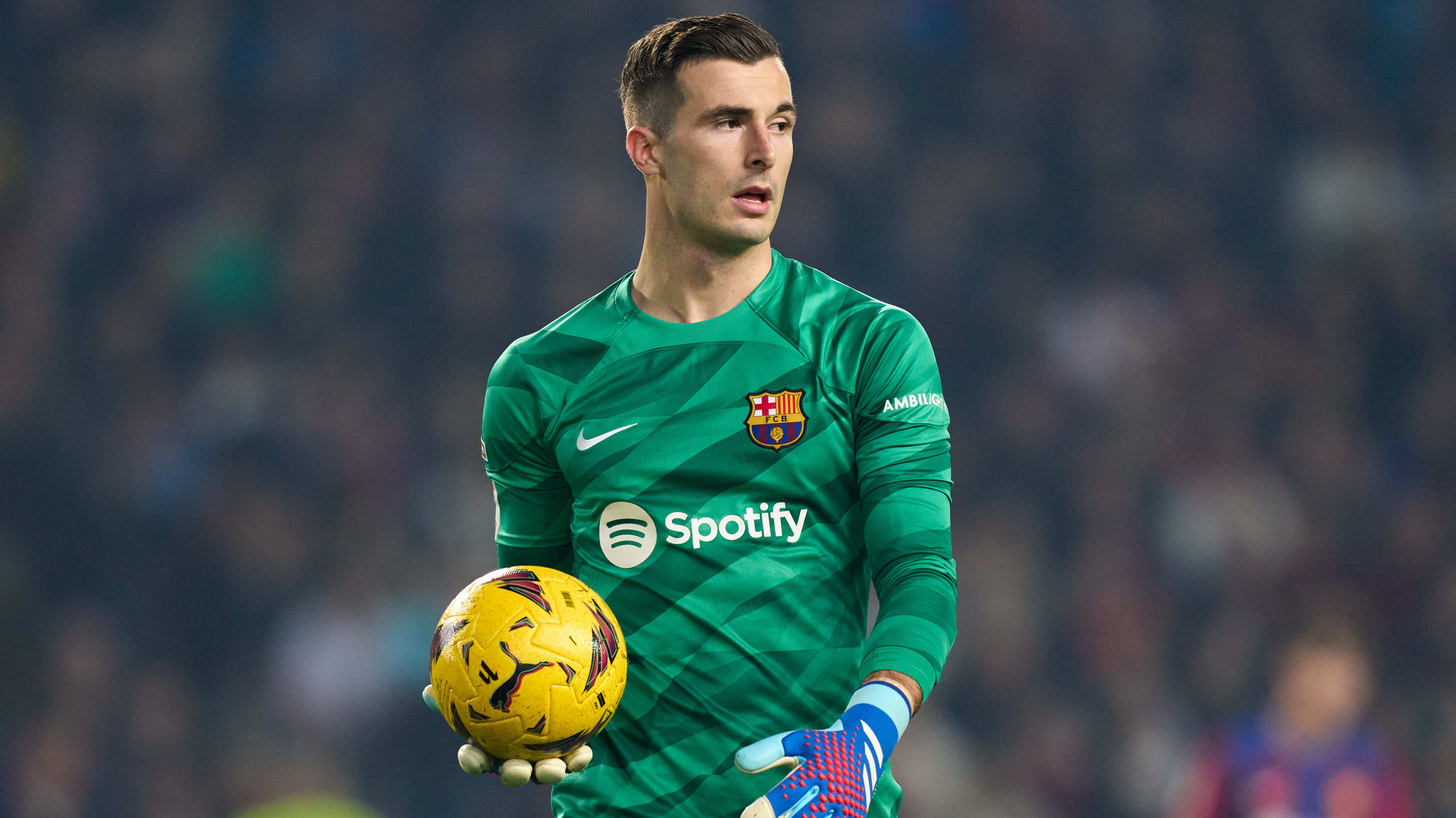  萨拉赫遭遇十五连败，巴塞罗那教练面临压力！